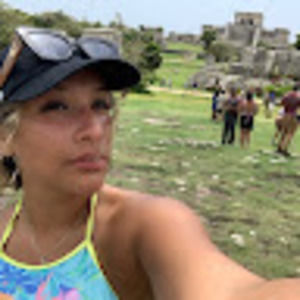 Meet your Posher, Adriana